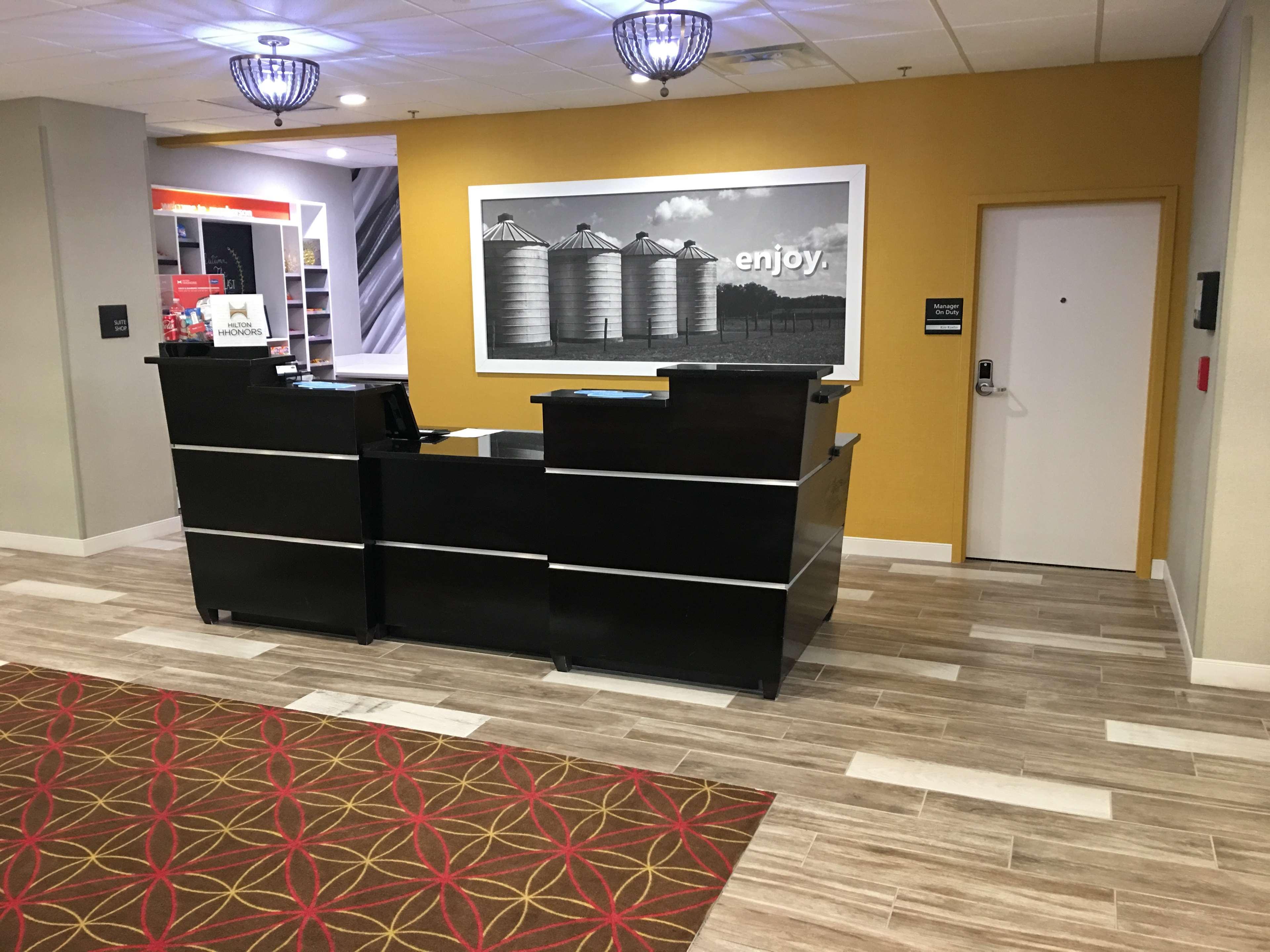 Hampton Inn Mcpherson Eksteriør bilde
