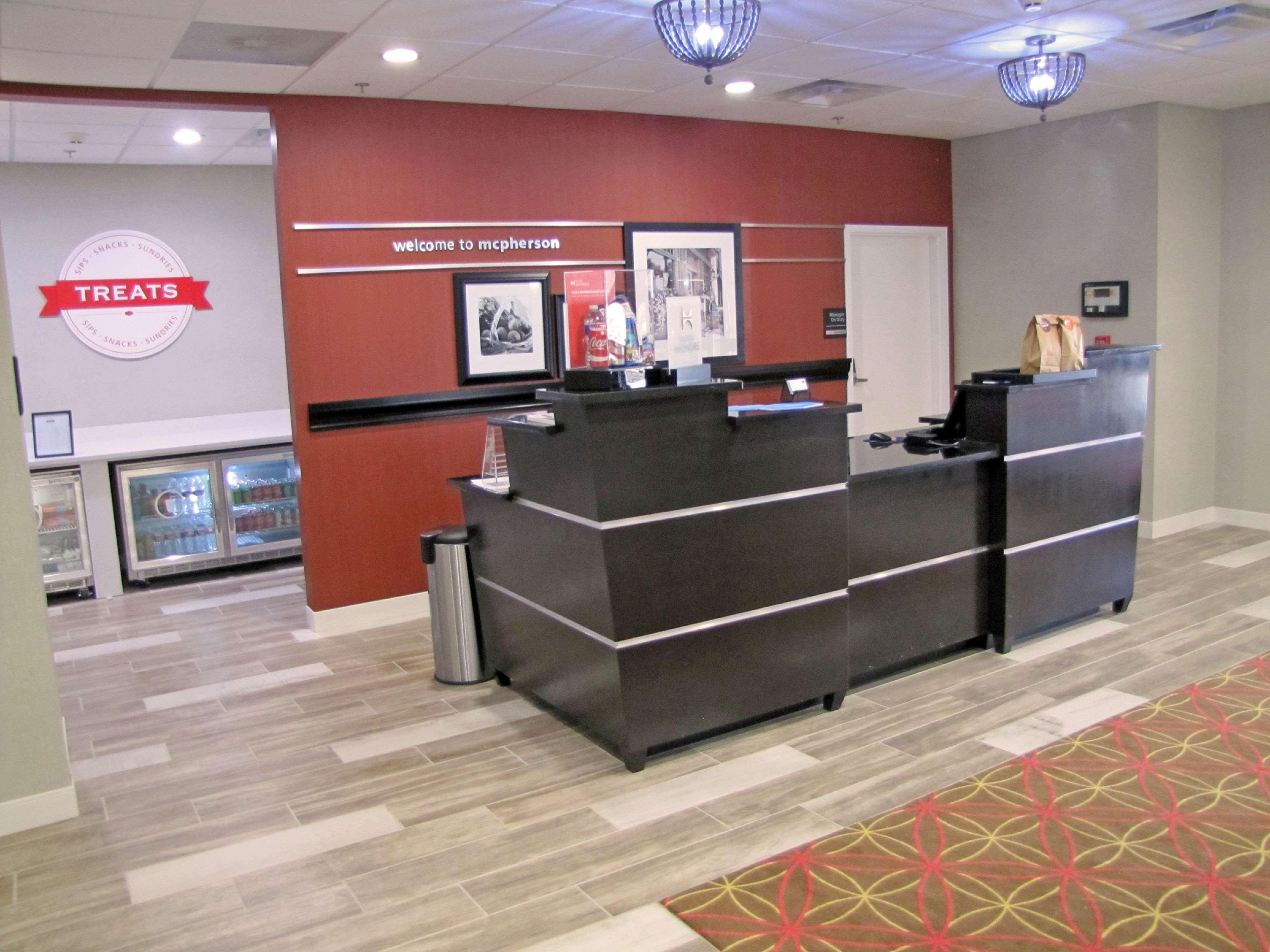 Hampton Inn Mcpherson Eksteriør bilde